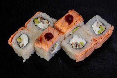 Japon geleneksel rulo somon ile