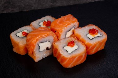 Japon geleneksel rulo somon ile