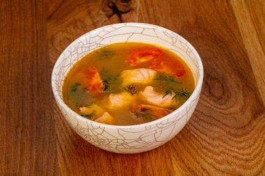 Balık çorbası ile somon ve domates