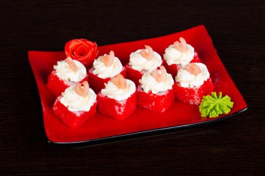 Krem ve karides ile Japon rulo