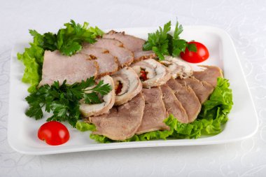 Domuz eti, tavuk rulo ve dil ile plaka