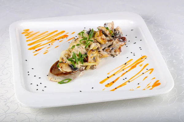 Lingua Arrosto Con Funghi — Foto Stock