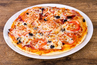 pastırma ve domates pizza