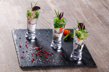 Somun sos ve chuka ile Yengeç snack