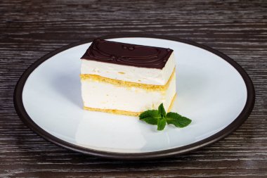 Güvercin'ın süt kek nane ile servis