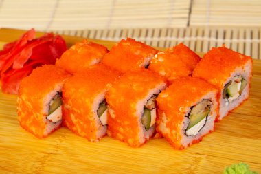 Lezzetli kremsi yılan balığı suşi roll