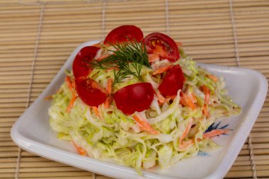 Lezzetli vitamini sebze salatası 