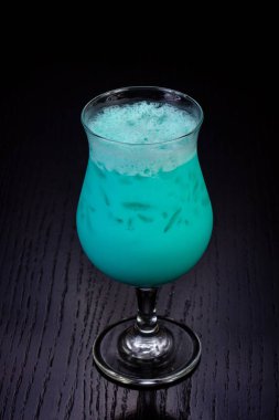 Tatlı nane milkshake bardak