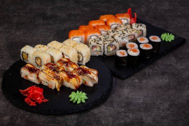 Japon Suşi ile çeşitli madde ayarla