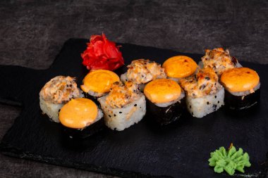 Japon Suşi ile çeşitli madde ayarla