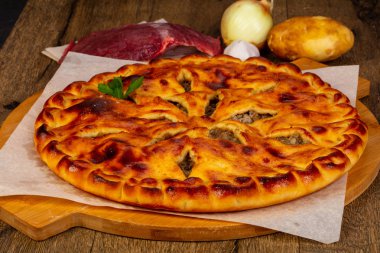 Ev yapımı geleneksel lezzetli Osetya pasta