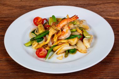 Deniz ürünleri ve sebze Fry stir