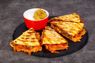 Mexican quesadilla tortilla - et, sebze