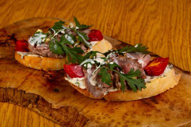 Bruschetta alarmdan ve Salantro ile