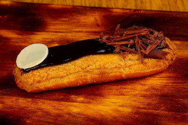 Tatlı lezzetli pasta krema ile 