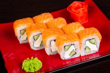 Japon geleneksel rulo somon ile