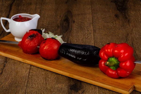Gegrilltes Gemüse Mit Sauce Tomaten Paprika Auberginen — Stockfoto
