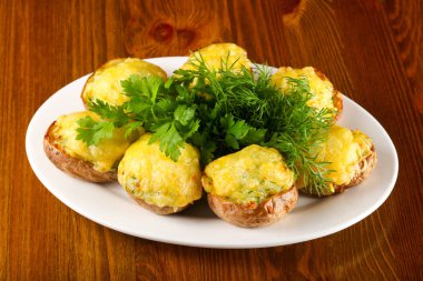 Peynirli ve otlu fırında patates