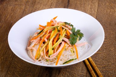 Salata vith şehriye, pastırma ve sebze