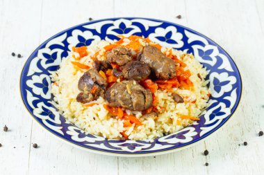 Havuç ve baharat ile kuzu pilav