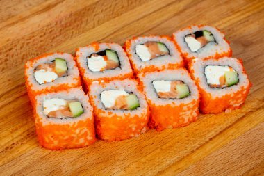 Somon ve yumuşak peynir rulo