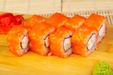 Peynir ve havyar ile lezzetli Tokyo rulo