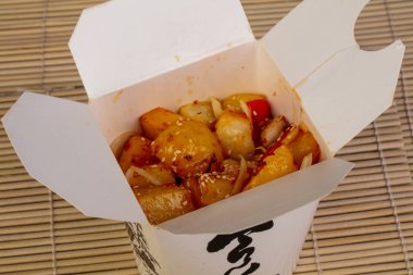 Tay sos ve sebze ile Tavuk lezzetli kutusu