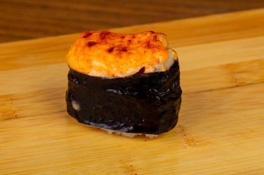 Lezzetli kızarmış peynir suşi roll