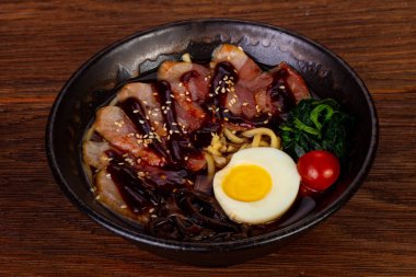 Ördek göğsü ramen çorbası