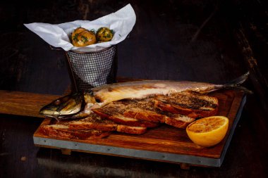 Limon Smooked scomber patates ile hizmet