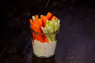 Kereviz ve havuç sopa sos ile