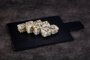 Ton balığı ile Japon geleneksel rulo 