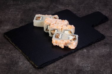 Japon geleneksel rulo somon ile