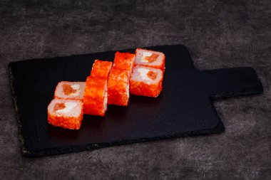 Japon geleneksel rulo somon ile