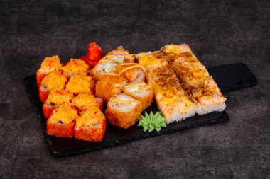 Japon Suşi ile çeşitli madde ayarla