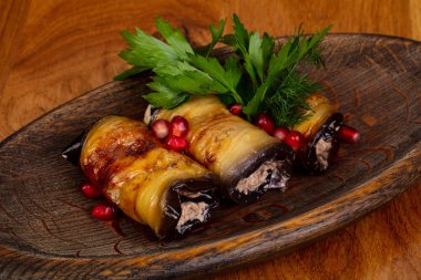 Patlıcan rulo tavuk ve peynir ile