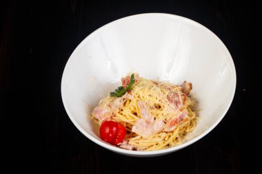 Makarna spagetti carbonara soslu