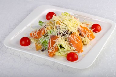 Sezar somon salata parmesan peyniri ile