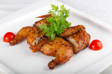 Maydanoz ile kavrulmuş tavuk