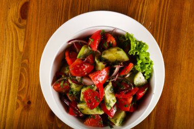 Sebze salatası - domates, cucunber, biber