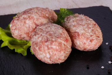 Çiğ Domuz pirzola - kıyılmış et