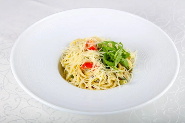 Pasta Met Champignons Geserveerd Rucola — Stockfoto