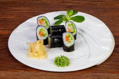 Japon rulo Maki somon ve avokado