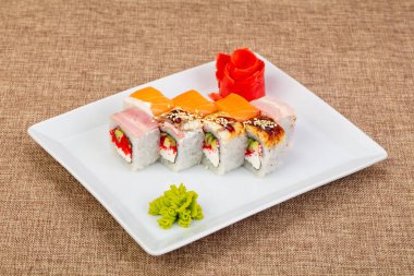 Japon geleneksel soğuk yılan balığı rulo