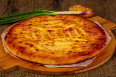 Ev yapımı geleneksel lezzetli Osetya pasta
