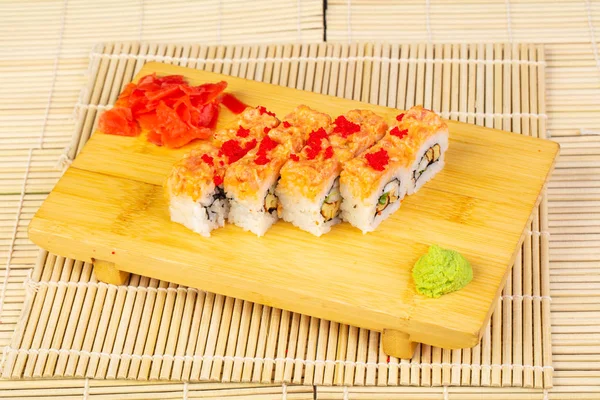 Lezzetli tuna tartar sosu ile rulo