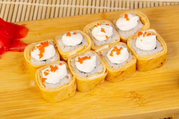 Deliziosi Involtini Sushi Chakin Con Crema Formaggio Caviale — Foto Stock