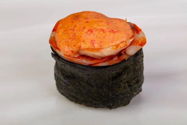 Sushi Gunkan Picante Con Salsa —  Fotos de Stock