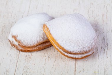 Tatlı tastu topuz reçel ile