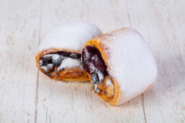 Tatlı tastu topuz reçel ile